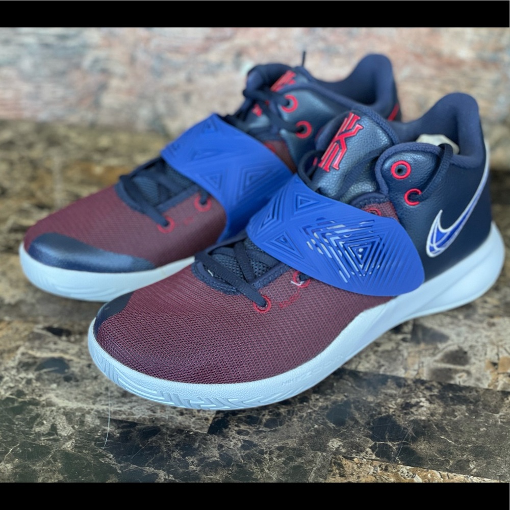 Nike Men's Kyrie Flytrap III Basketball Sneakers - Picture 9 of 15